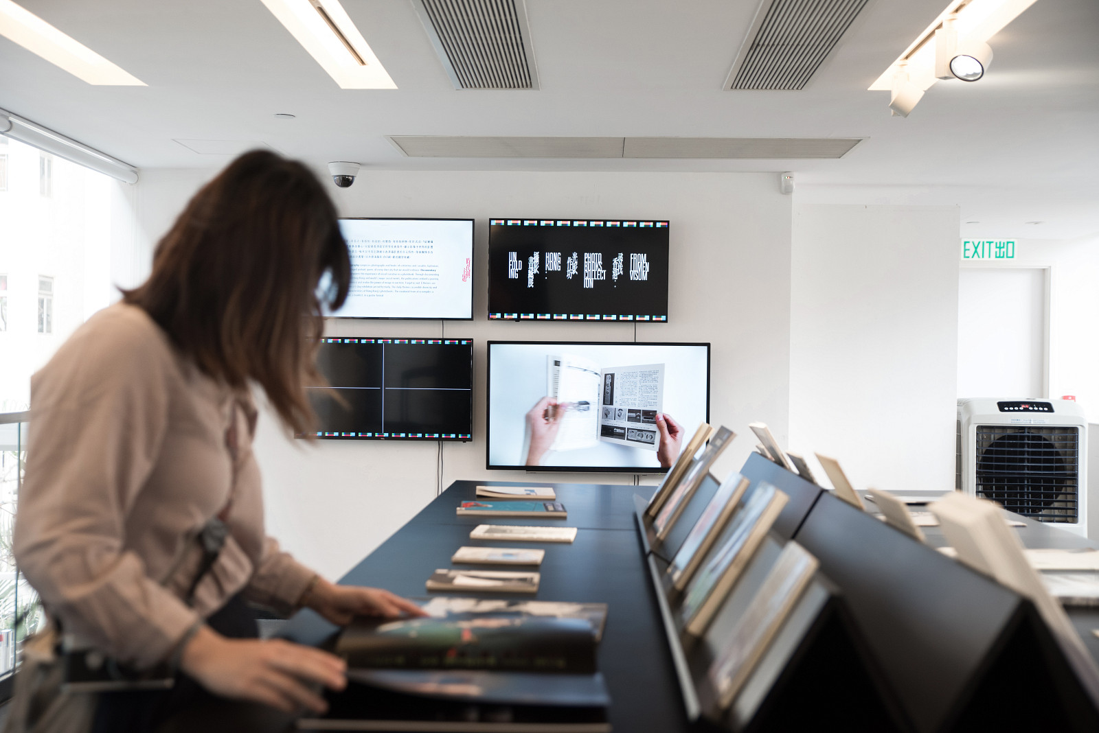 Unfolding Hong Kong: Photobooks collection from Lumenvisum