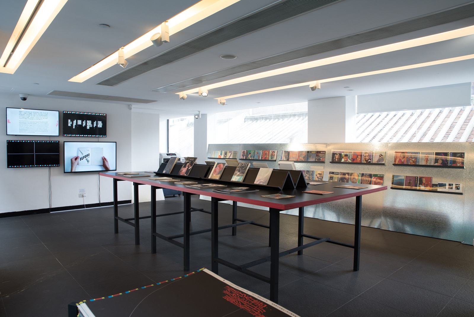 Unfolding Hong Kong: Photobooks collection from Lumenvisum